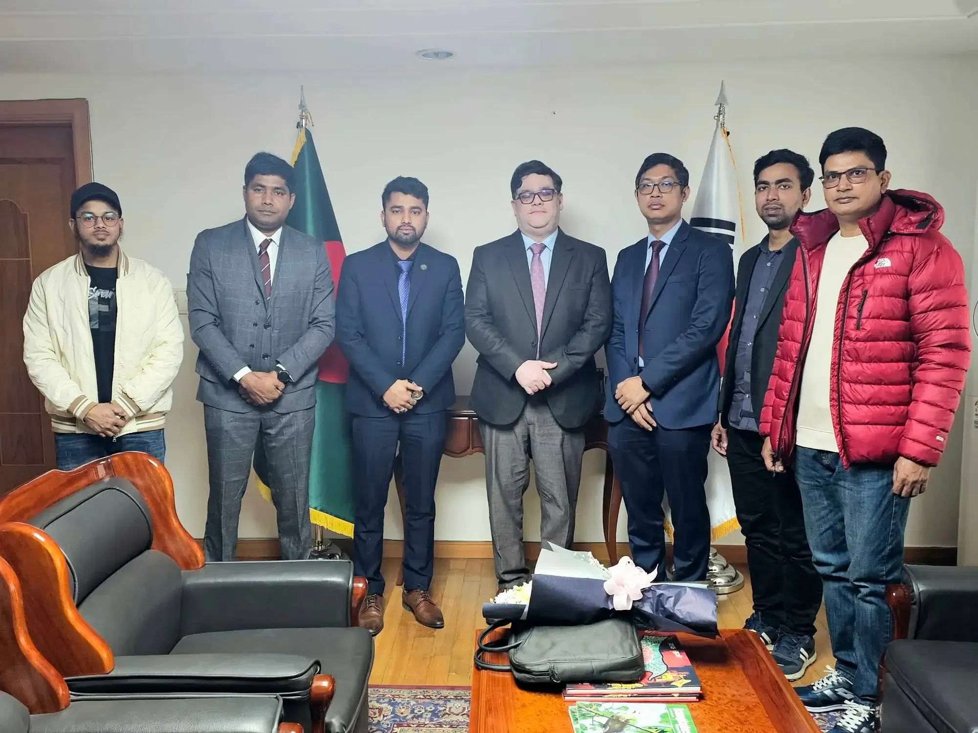 দক্ষিণ কোরিয়ায় প্রবাসীদের কল্যাণ নিশ্চিতে বাংলাদেশ দূতাবাসে রাষ্ট্রদূতের সাথে ইপিএস স্পোর্টস ও ওয়েলফেয়ার অর্গানাইজেশনের সাক্ষাৎ
