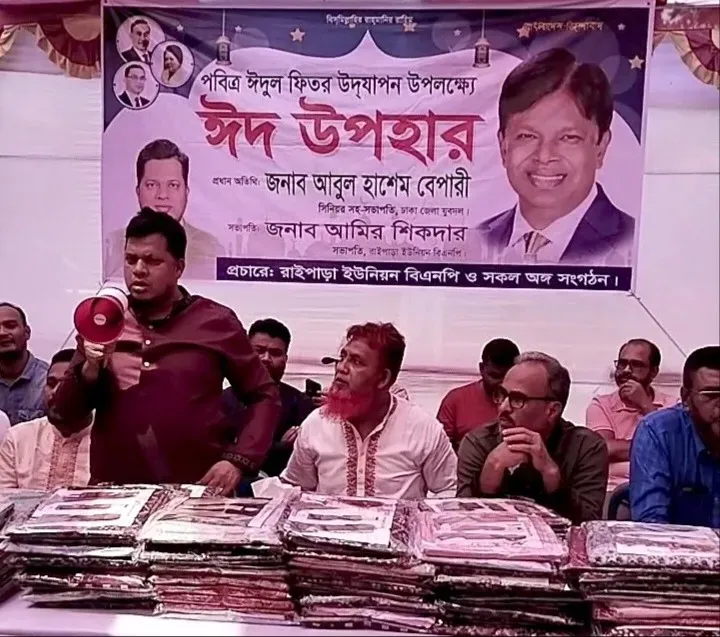ঢাকা জেলা যুবদলের নেতৃত্বে দোহারে দুস্থদের মাঝে ঈদ বস্ত্র বিতরণ