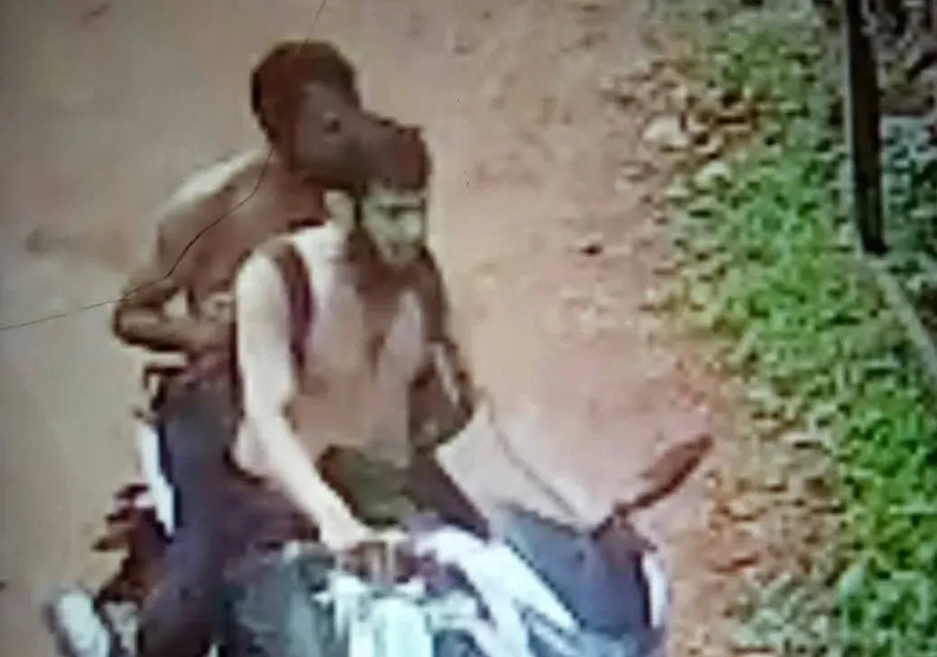পিরোজপুরে ইটভাটার পাশ থেকে যুবকের মাথাবিহীন লাশ উদ্ধার: সিসিটিভি ফুটেজে সন্দেহভাজনদের শনাক্তের চেষ্টা
