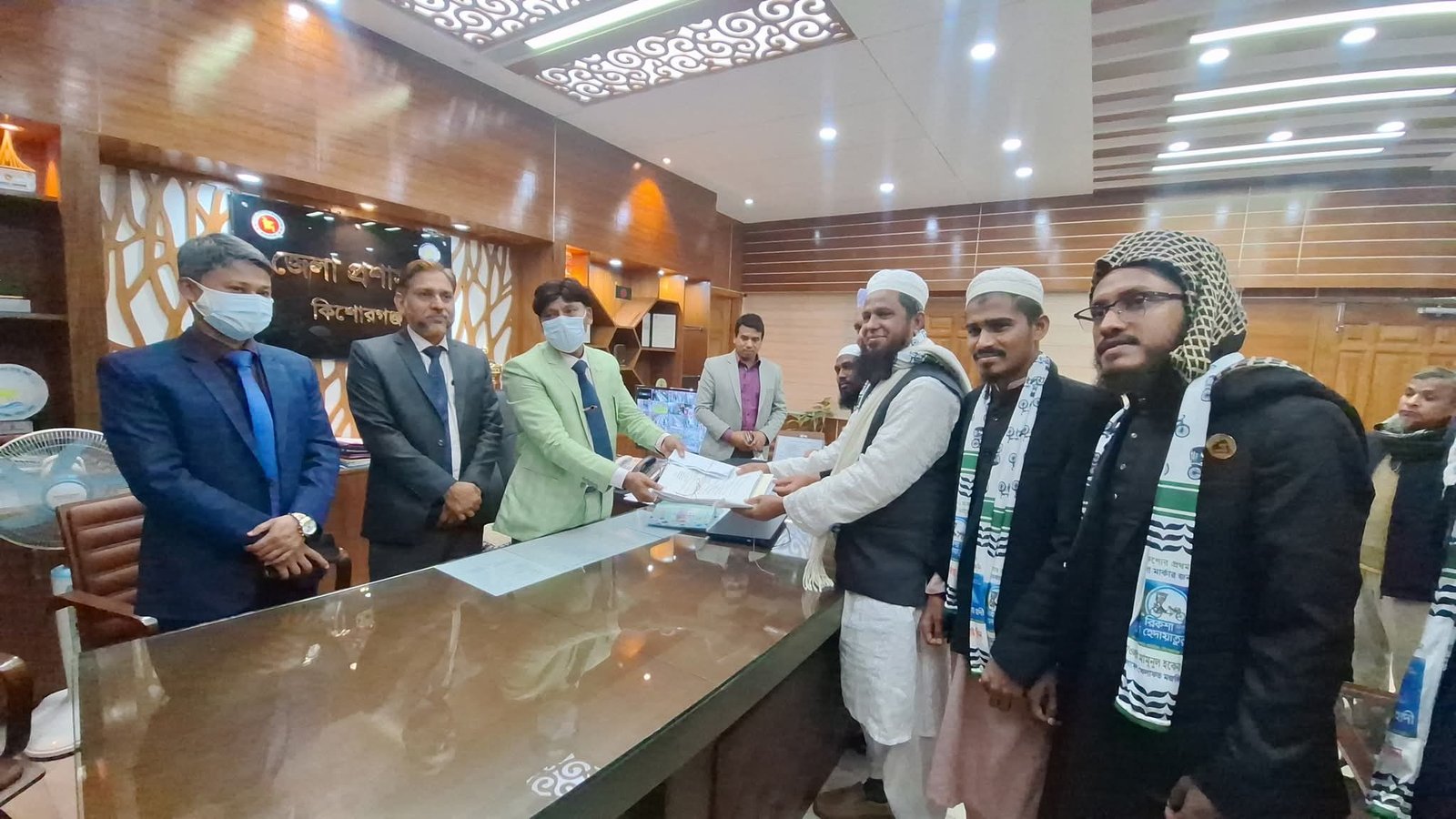 কিশোরগঞ্জ-১: বাংলাদেশ খেলাফত মজলিসের প্রার্থী মুফতি হেদায়াতুল্লাহ হাদীর মনোনয়নপত্র দাখিল
