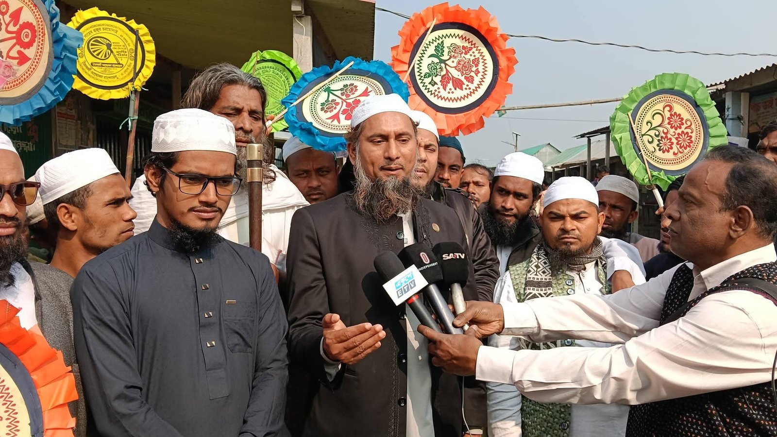 *বালিখলা বাজারে গণসংযোগে হাতপাখার প্রার্থী - ইসলামী রাজনীতি মানেই মানবতার কল্যাণ—সাংবাদিকদের মুখোমুখি জননেতা আলমগীর হোসাইন তালুকদার **