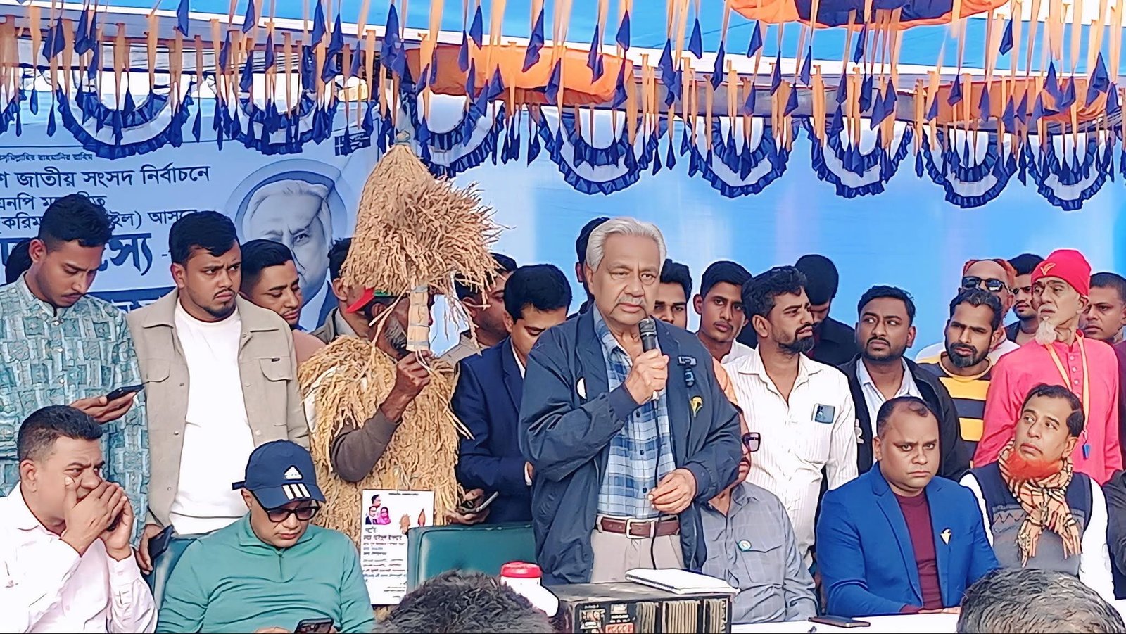 নেয়ামতপুড় ইউনিয়ন পরিষদের সামনে বিএনপি প্রার্থী ড. এম ওসমান ফারুকের নির্বাচনী পথসভা