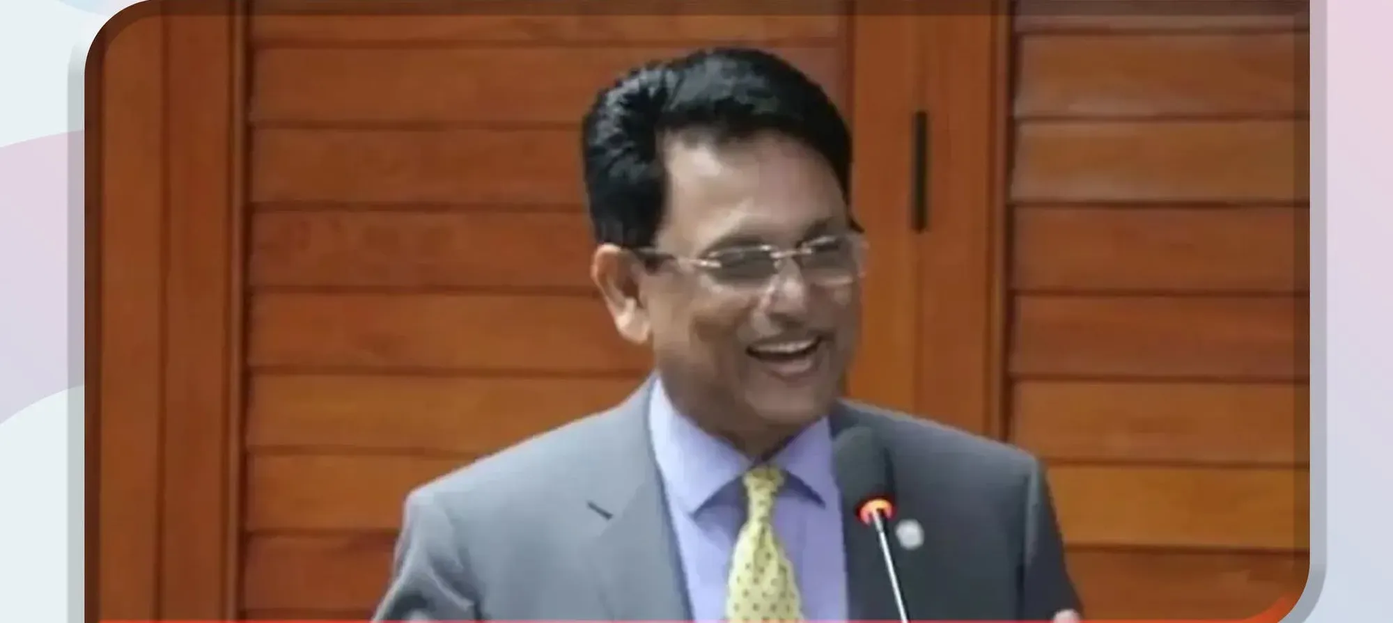 সচিবালয়ে প্রথম কর্মদিবসে শিক্ষামন্ত্রীর বার্তা: “পেছনে নয়, সামনে তাকাতে চাই”