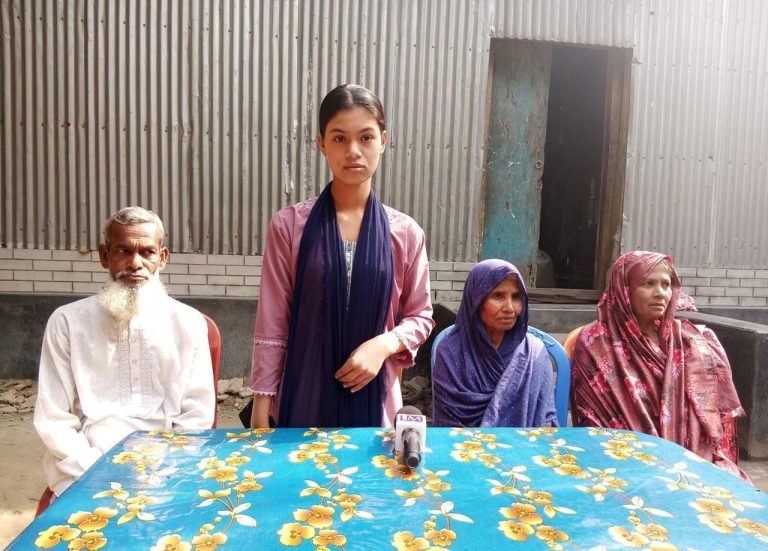 স্ত্রীর অধিকার পেতে সংবাদ সম্মেলন নববধূর