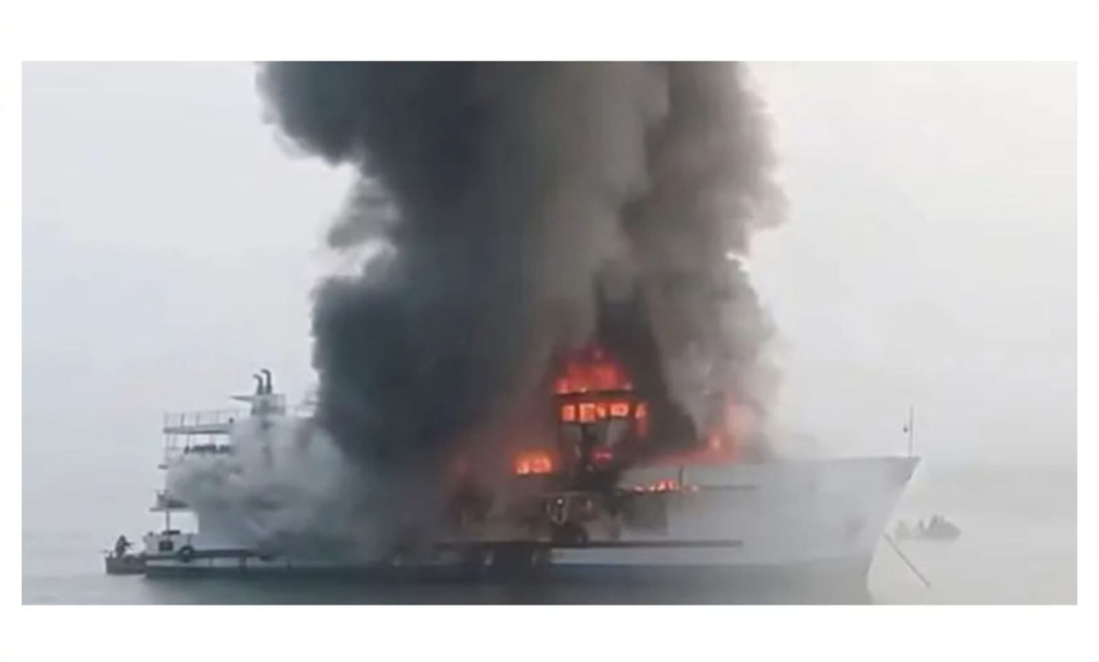 কক্সবাজারে সেন্টমার্টিনগামী ‘দ্যা আটলান্টিক ক্রুজে’ আগুন, ব্যাপক ক্ষয়ক্ষতি