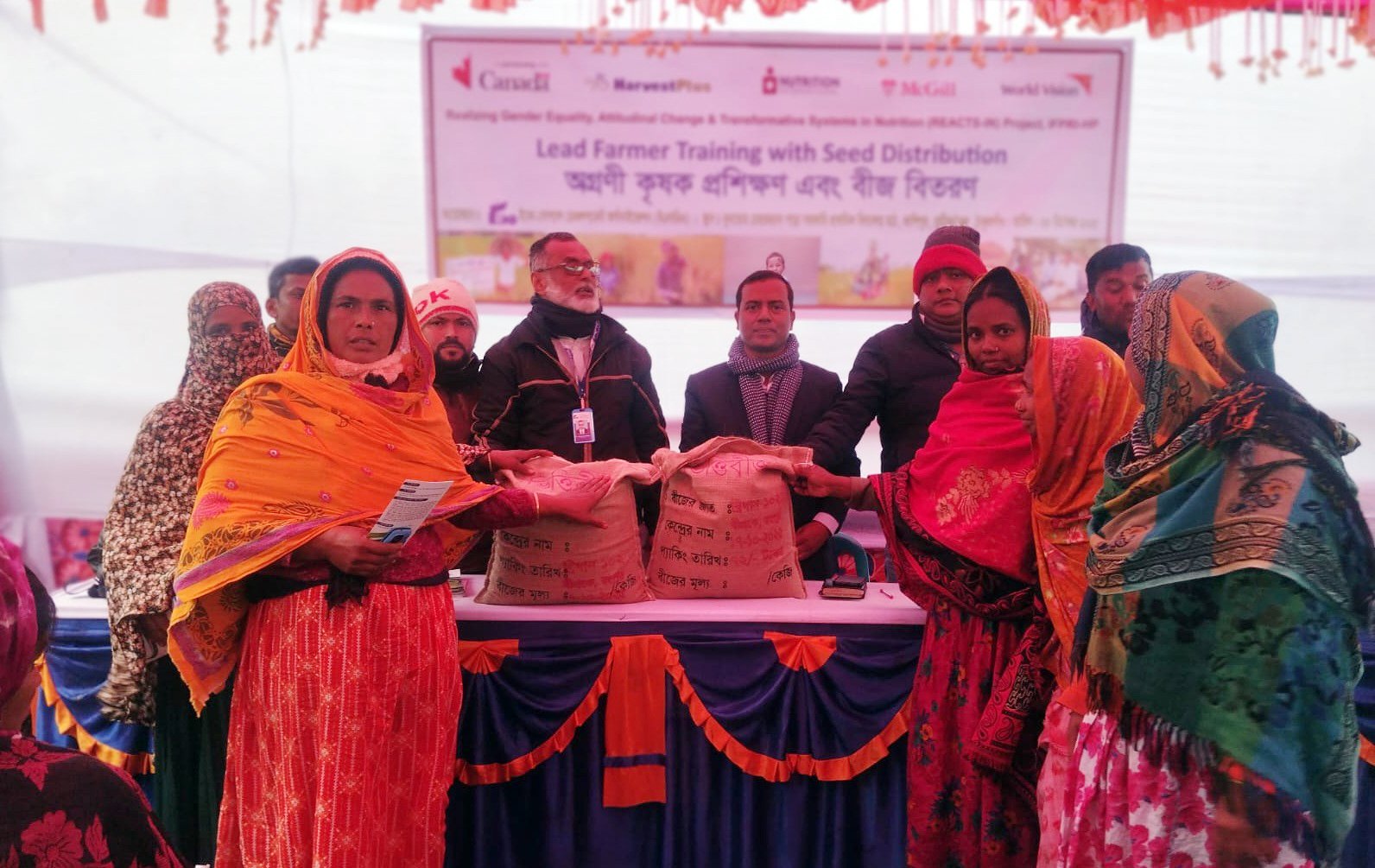 ঠাকুরগাঁওয়ে বিনামূল্যে ৭৫জন কৃষক পেল জিংক ধানের বীজ