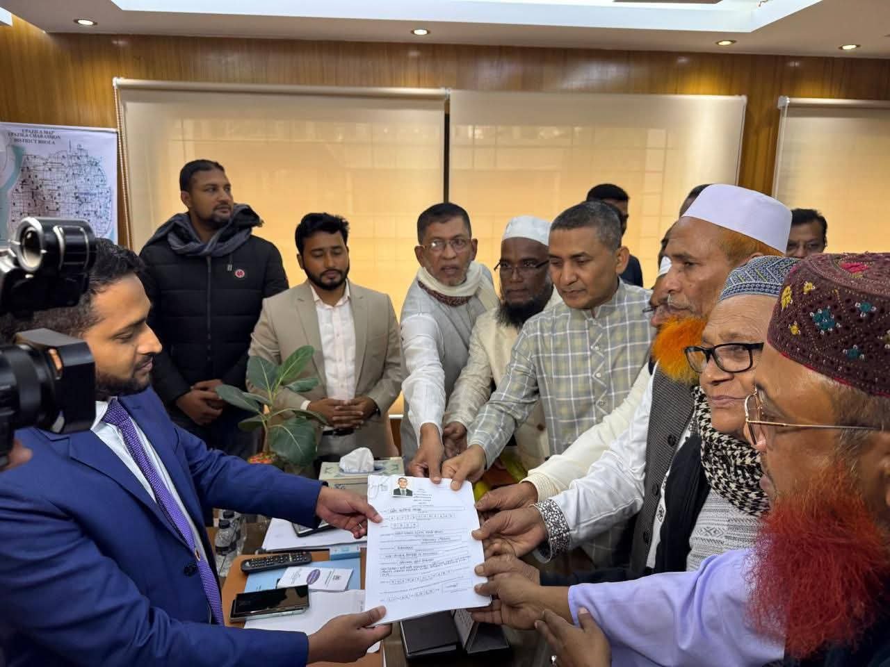 ভোটাধিকার ও গণতন্ত্র পুনরুদ্ধারের অঙ্গীকারে মনোনয়নপত্র জমা: ভোলা-৪ আসনে বিএনপির প্রার্থী মোহাম্মদ নূরুল ইসলাম নয়ন