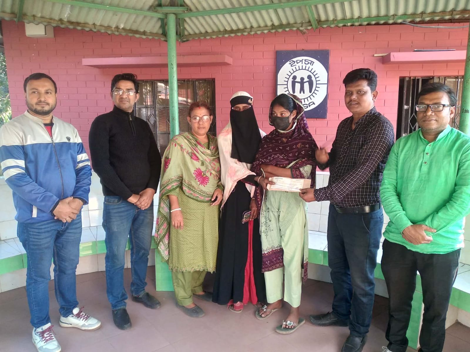 সীতাকুণ্ডে ইপসার অনুদান পেলেন বাক প্রতিবন্ধী লাভলী