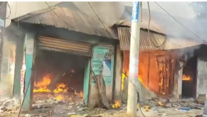 আখাউড়ার দরুইনে গোডাউনে অগ্নিকাণ্ড, তদন্তে ফায়ার সার্ভিস