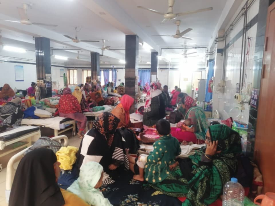 ঠান্ডাবাহিত রোগীর সংখ্যা বাড়ছে---     তিনদিনে খুলনার হাসপাতালে ১৪০০ অধিকাংশ শিশু জর, সর্দি-কাশি, কোল্ড ডায়ারিয়া, পেটের পীড়া এবং নিউমোনিয়ায় আক্রান্ত