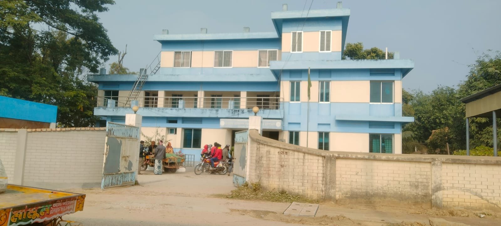 নাচোল উপজেলা প্রাণিসম্পদ কর্মকর্তার কাওসার আলীর বিরুদ্ধে চুরি, দুর্নীতি ও শ্লীলতাহানির অভিযোগ