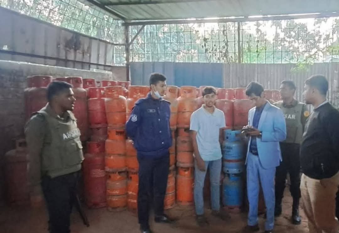 চকরিয়ায় অতিরিক্ত দামে এলপি গ্যাস বিক্রির দায়ে  দুই দোকানীকে ২৫ হাজার টাকা জরিমানা
