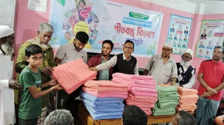 সীতাকুন্ডে নবীন তারা সংঘের শীতার্তদের মাঝে কম্বল বিতরণ 