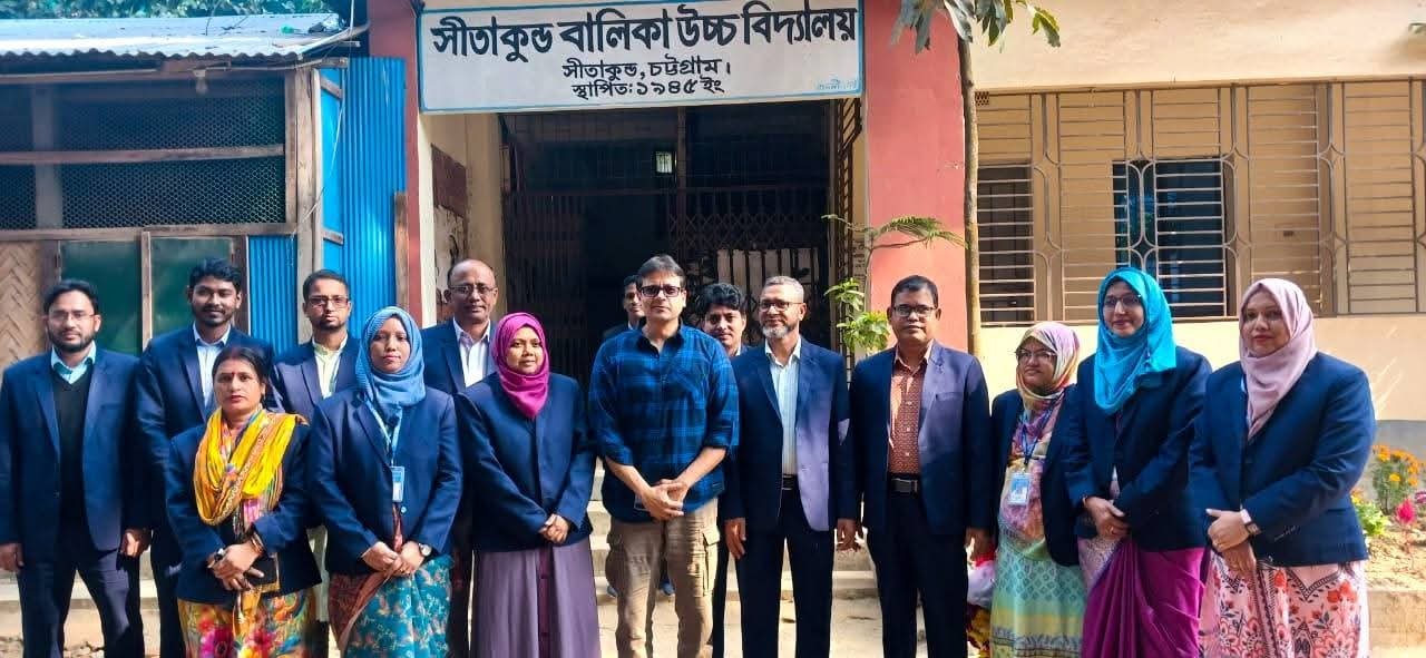 সীতাকুণ্ডে নির্বাচনী কেন্দ্র পরিদর্শন করলেন প্রধান উপদেষ্টার বিশেষ দূত লুৎফে সিদ্দিকী