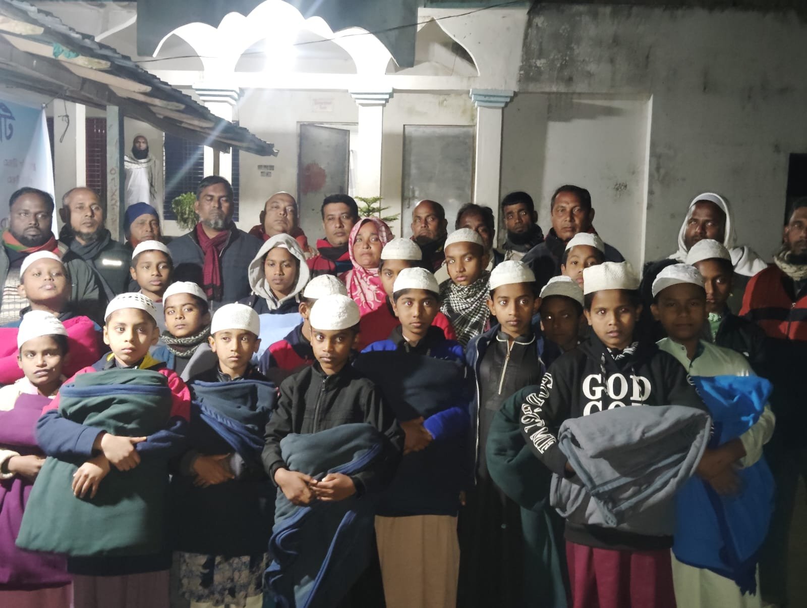 ঠাকুরগাঁওয়ের ভূল্লীতে এতিম শিশুদের মাঝে শীতবস্ত্র বিতরণ