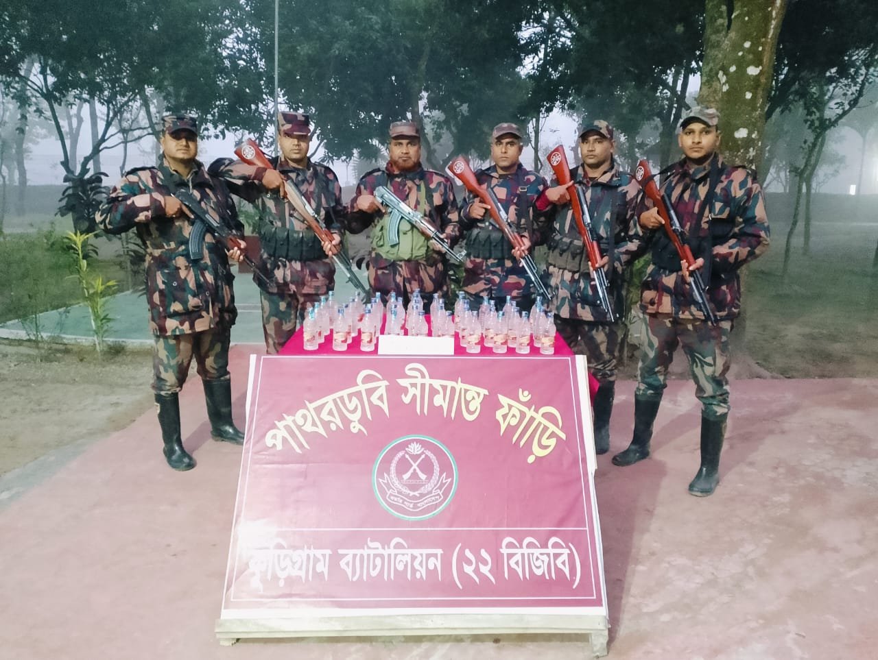 কুড়িগ্রাম সীমান্তে প্রায় সাড়ে ৩০ লক্ষ টাকার গাঁজাসহ বিভিন্ন চোরাচালান পন্য উদ্ধার