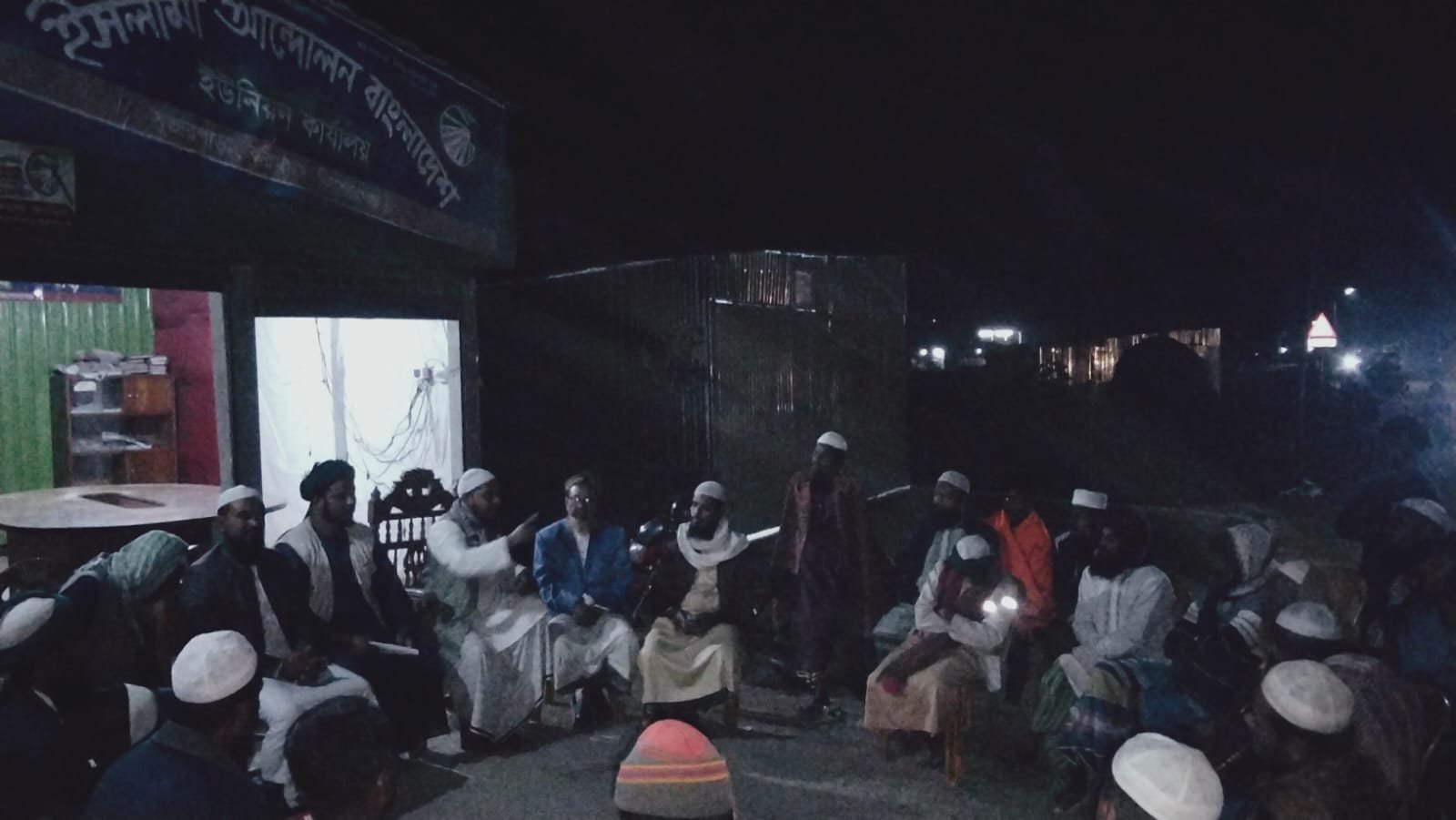 সুতারপাড়ায় পরিবর্তনের ডাক  হাতপাখার প্রার্থী আলমগীর হোসাইন তালুকদারকে বিজয়ী করতে যৌথ আলোচনা সভা
