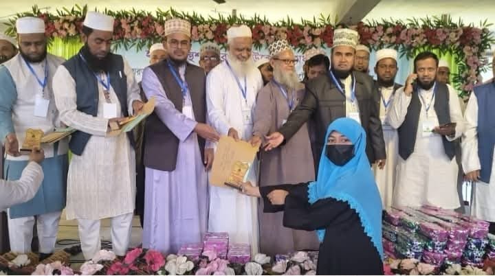 সীতাকুণ্ডে পন্হিশাহ(রঃ)নুরানী কিন্ডারগার্টেন ও দাখিল মাদ্রাসার পুরস্কার বিতরণ ও অভিভাবক সমাবেশ অনুষ্ঠিত 