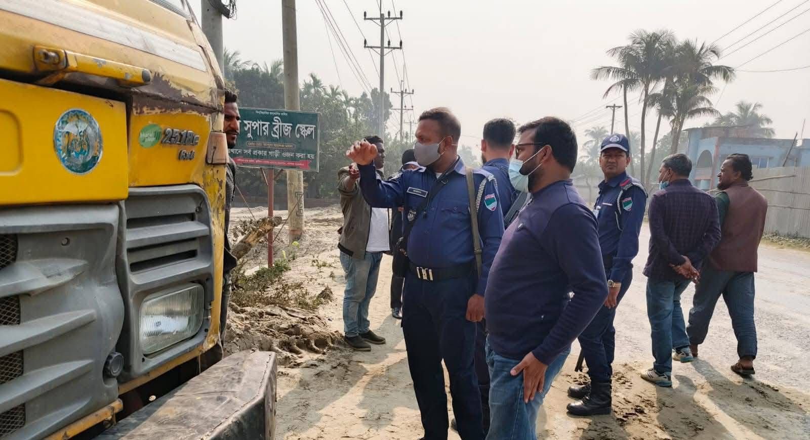 কুষ্টিয়ায় পরিবেশ আইন লঙ্ঘনে ভ্রাম্যমাণ আদালত: ৪ মামলায় ৩১ হাজার টাকা জরিমানা, হাইড্রোলিক হর্ন জব্দ ও ধ্বংস