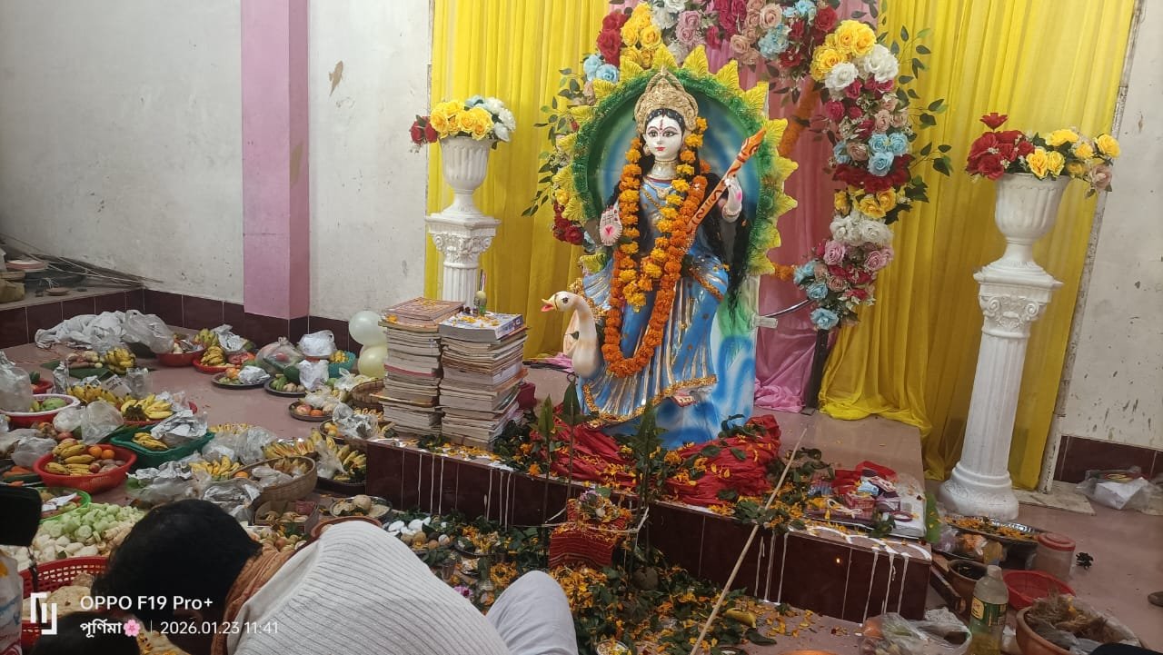 নাচোলে  উৎসবমুখর পরিবেশে শ্রী শ্রী সরস্বতী পূজা উদযাপিত