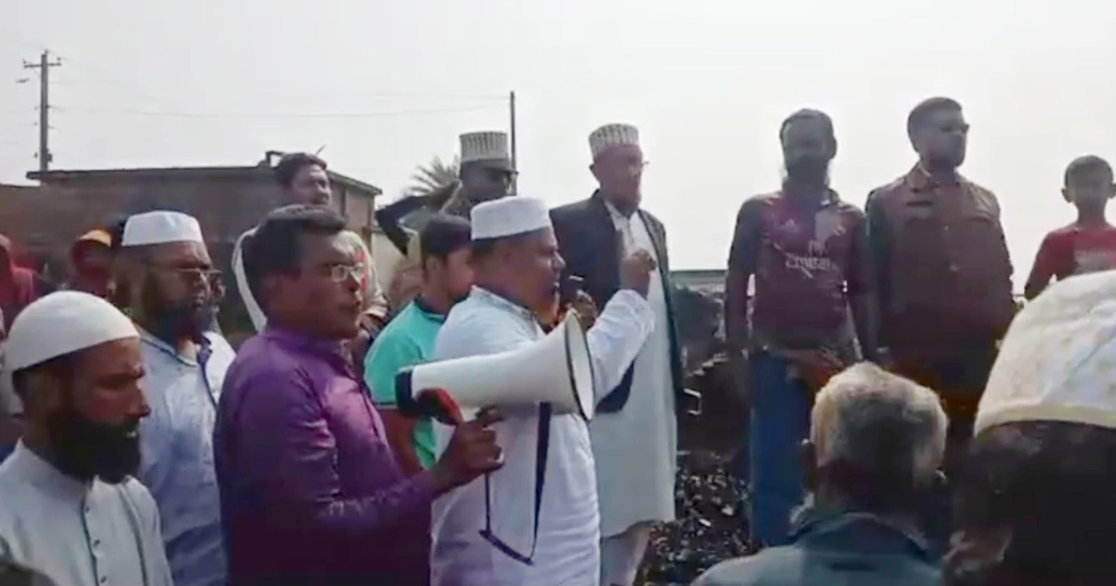 তাহলে কি পরিবেশ ও জনস্বাস্থ্যের কথা চিন্তা না করে, দূষণের পক্ষ নিলেন আবুল কালাম আজাদ?