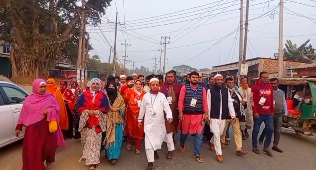 ভালুকায় ধানের শীষের প্রার্থীর সমর্থনে আলহাজ্ব হাতেম খানের নেতৃত্বে পৌর বিএনপির মিছিল 