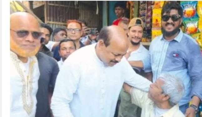 সীতাকুণ্ডে গণসংযোগে বিএনপি প্রার্থী বলেন সমালোচনা নয় নিজের যোগ্যতা ও পরিকল্পনা উপস্থাপন করুন 