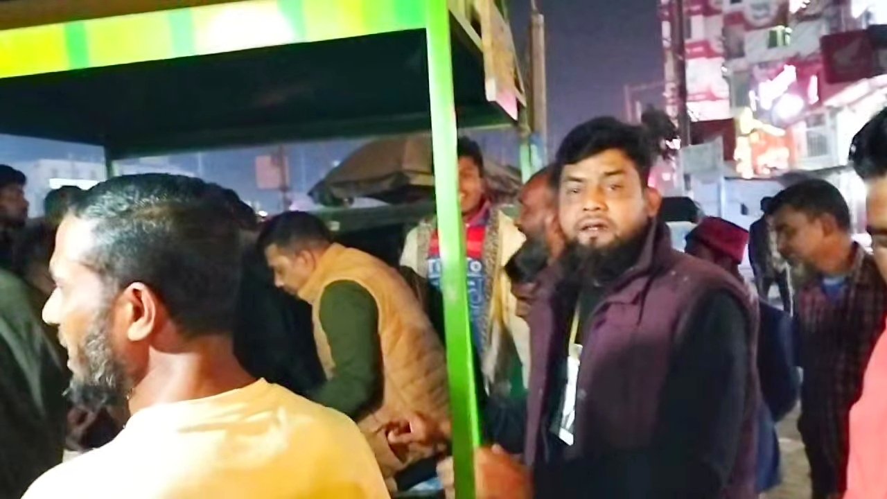 ভালুকায় ফখর উদ্দিন আহমেদ বাচ্চুকে বিজয়ী করার লক্ষ্যে শ্রমিকদের সাথে আলোচনা 