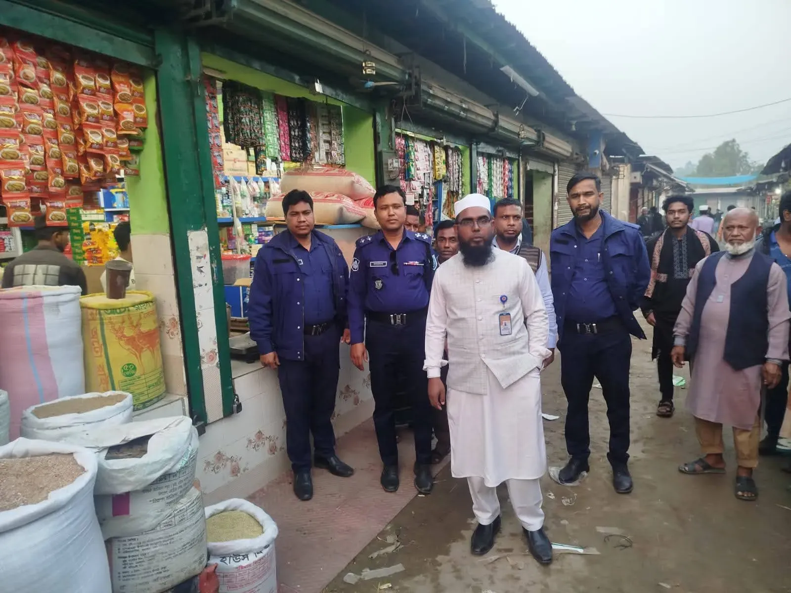 রমজান সামনে রেখে রাণীশংকৈলের শিবদিঘী বাজারে মোবাইল কোর্টের তদারকি