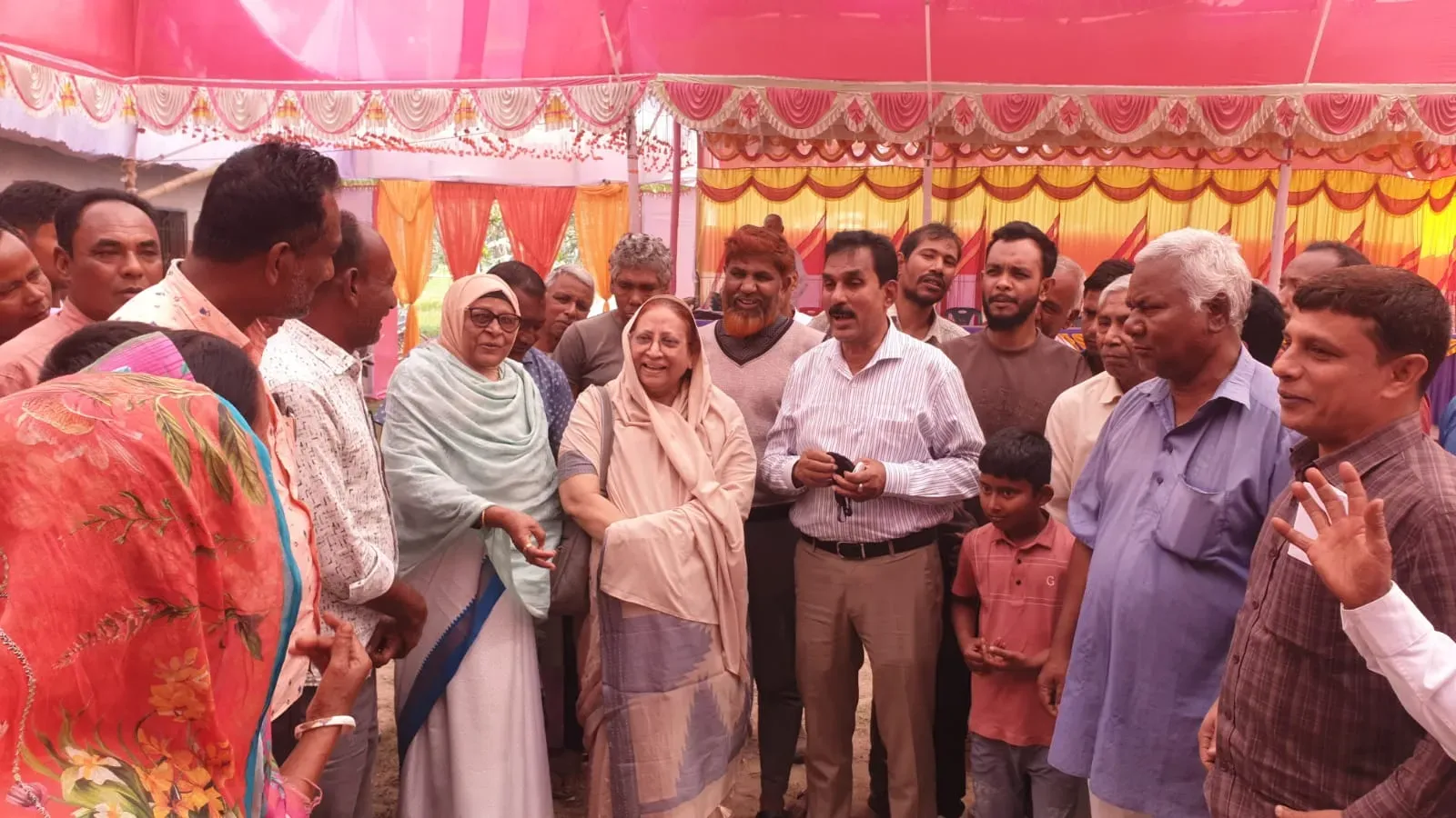 ঠাকুরগাঁওয়ে রুহিয়ায় বিভিন্ন মন্দির পরিদর্শন করলেন মির্জা ফখরুলের সহধর্মিনী