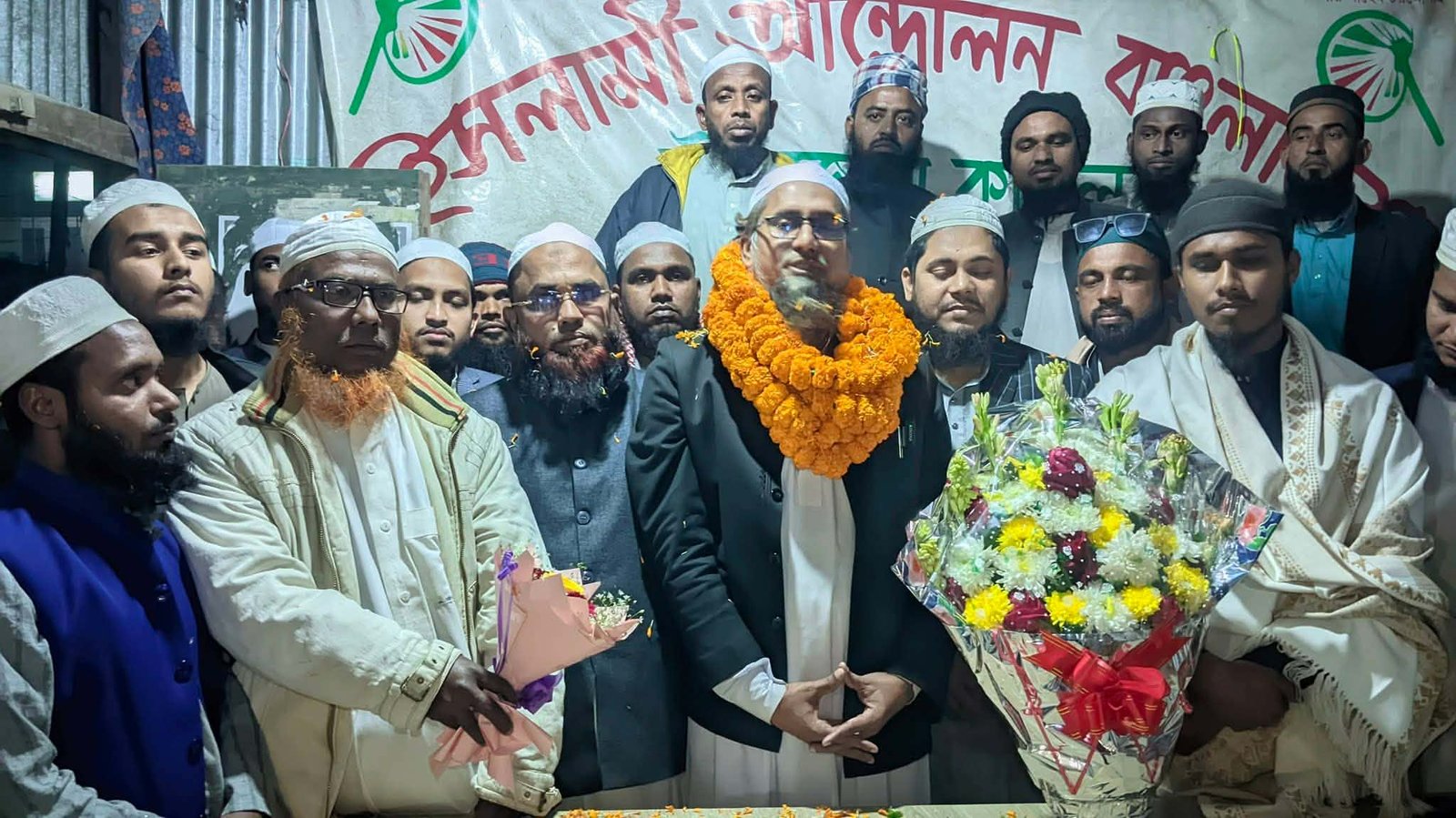 চরমোনাই পীর সাহেবের সিদ্ধান্তে উজ্জীবিত করিমগঞ্জ: হাতপাখার প্রার্থী আলমগীর হোসাইন তালুকদারকে নেতাকর্মীদের উষ্ণ অভ্যর্থনা