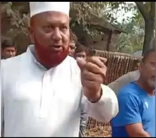 কুষ্টিয়ায় রাস্তার কাজে নিম্নমানের ইটের অভিযোগে উত্তেজনা, এমপির ভাইয়ের বক্তব্য ঘিরে আলোচনা।